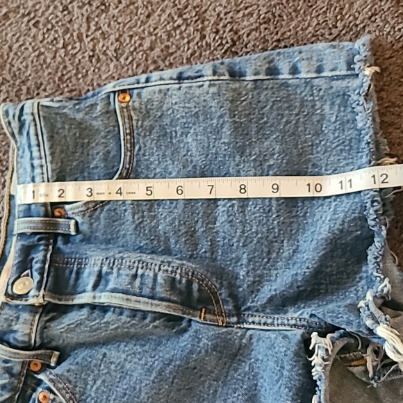 Levis Premium Ribcage Shorts - Picture 14 of 15